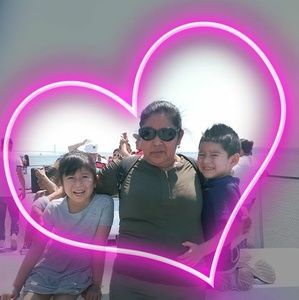 Meet your Posher, Axela